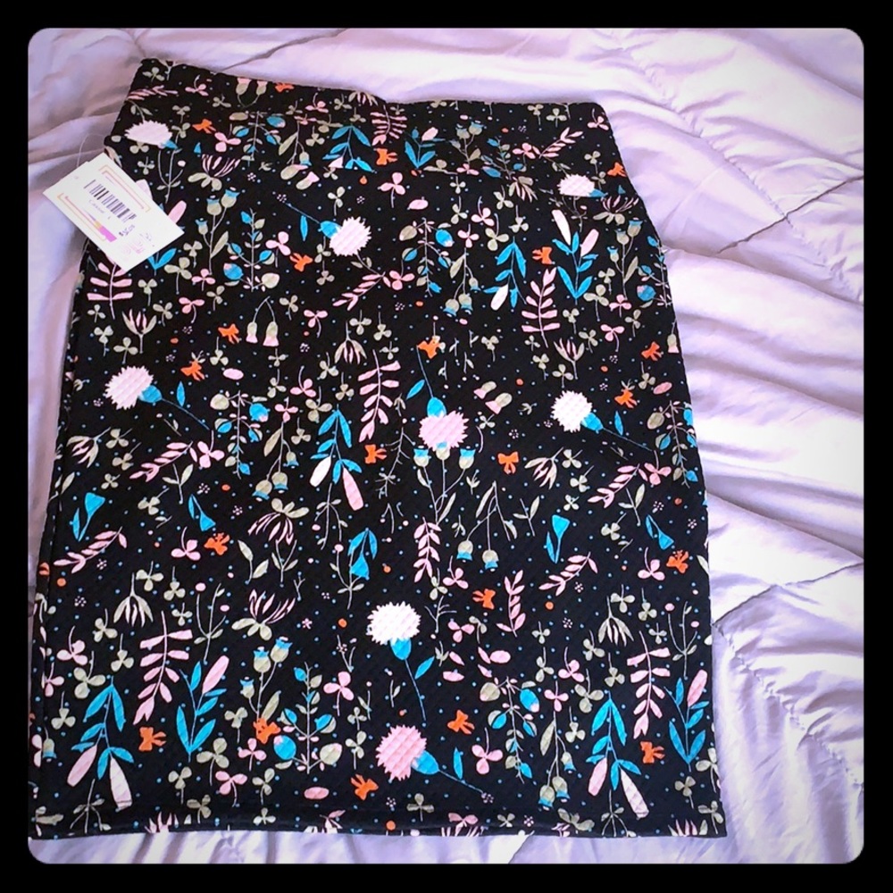 Cassie NWT black floral skirt